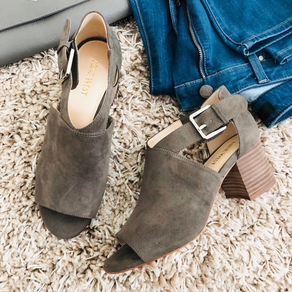 {SOLD) Olive Belted Sandal 7M [Nine West] Suede - Picture 3 of 6